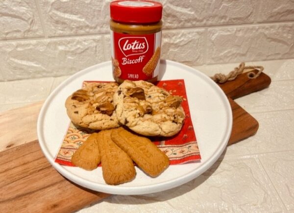 Lotus Biscoff display image with ingredients