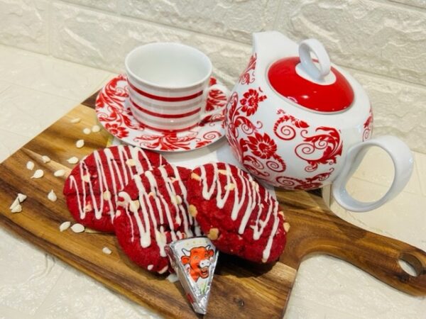 Red Riding hood cookie, with creamcheese filling